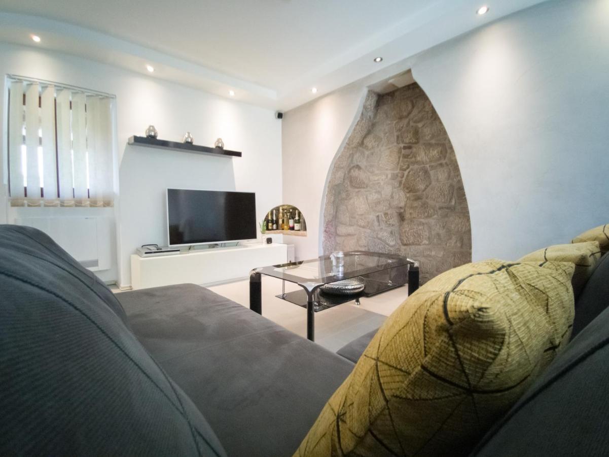 Holiday House Tos-Vila With Heated Pool Vrbnik Extérieur photo