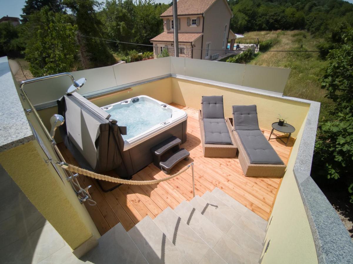 Holiday House Tos-Vila With Heated Pool Vrbnik Extérieur photo