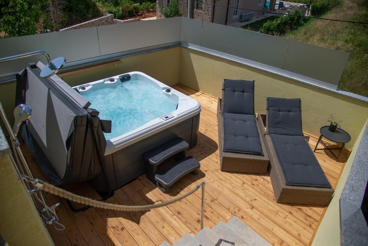 Holiday House Tos-Vila With Heated Pool Vrbnik Extérieur photo