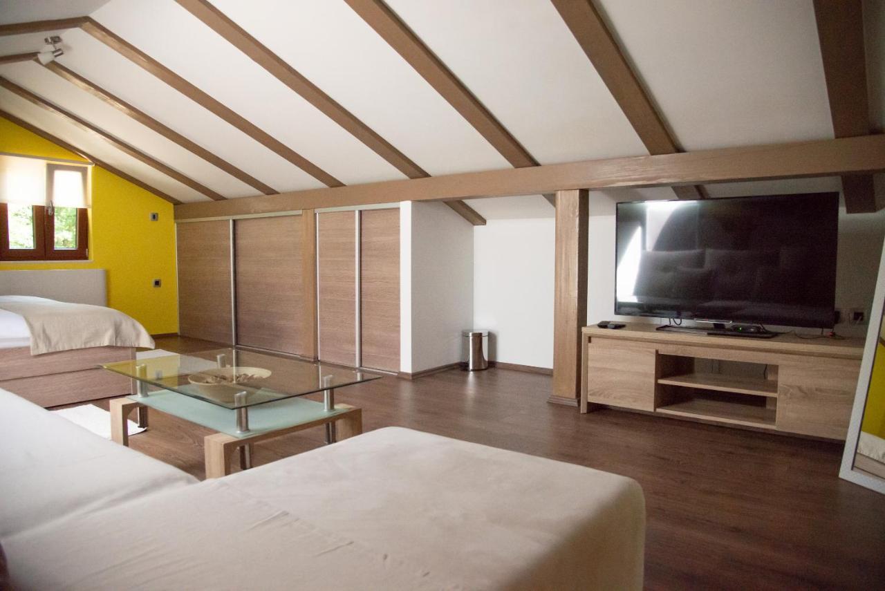 Holiday House Tos-Vila With Heated Pool Vrbnik Extérieur photo