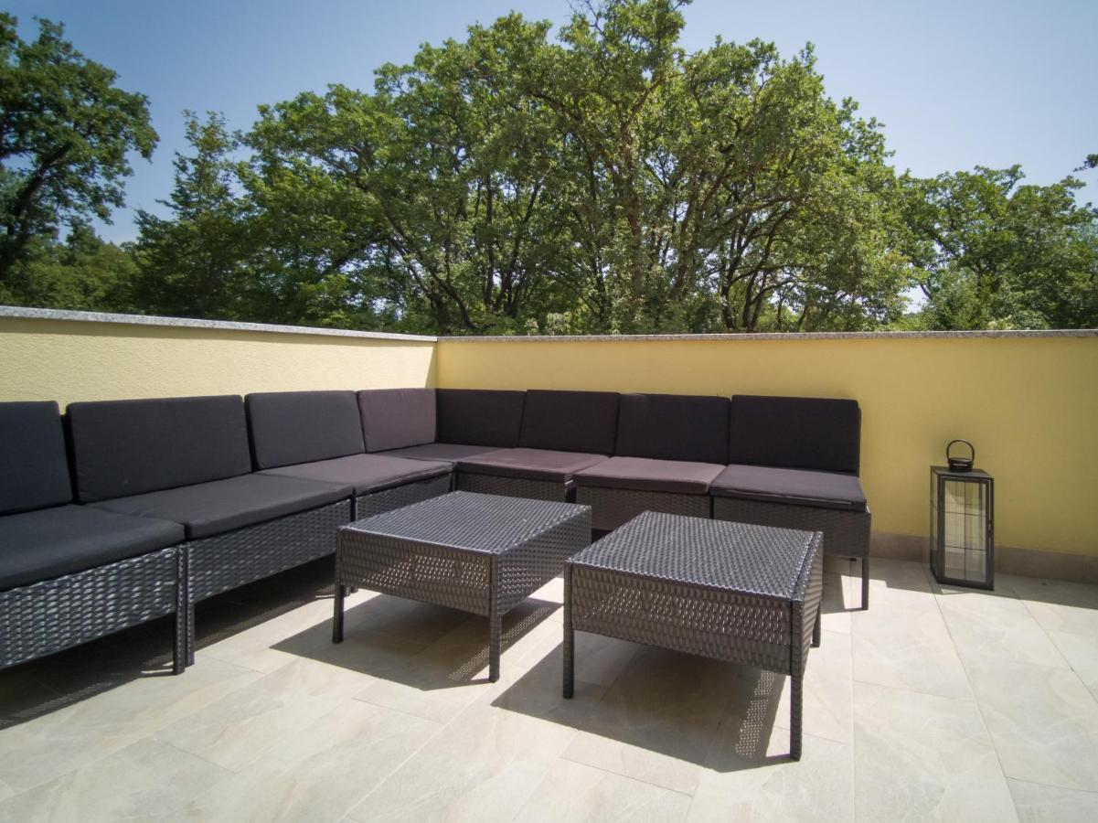 Holiday House Tos-Vila With Heated Pool Vrbnik Extérieur photo