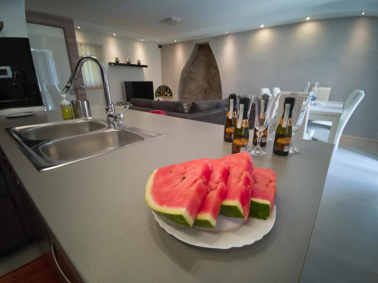 Holiday House Tos-Vila With Heated Pool Vrbnik Extérieur photo