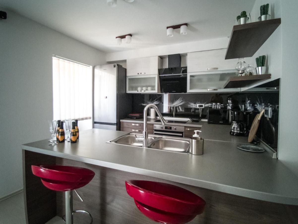 Holiday House Tos-Vila With Heated Pool Vrbnik Extérieur photo