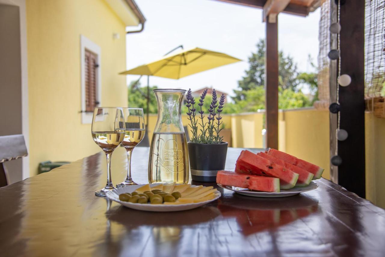 Holiday House Tos-Vila With Heated Pool Vrbnik Extérieur photo