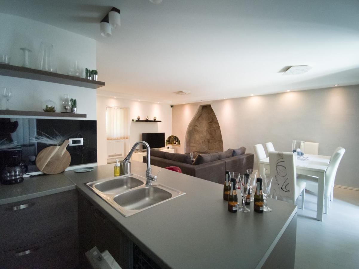 Holiday House Tos-Vila With Heated Pool Vrbnik Extérieur photo