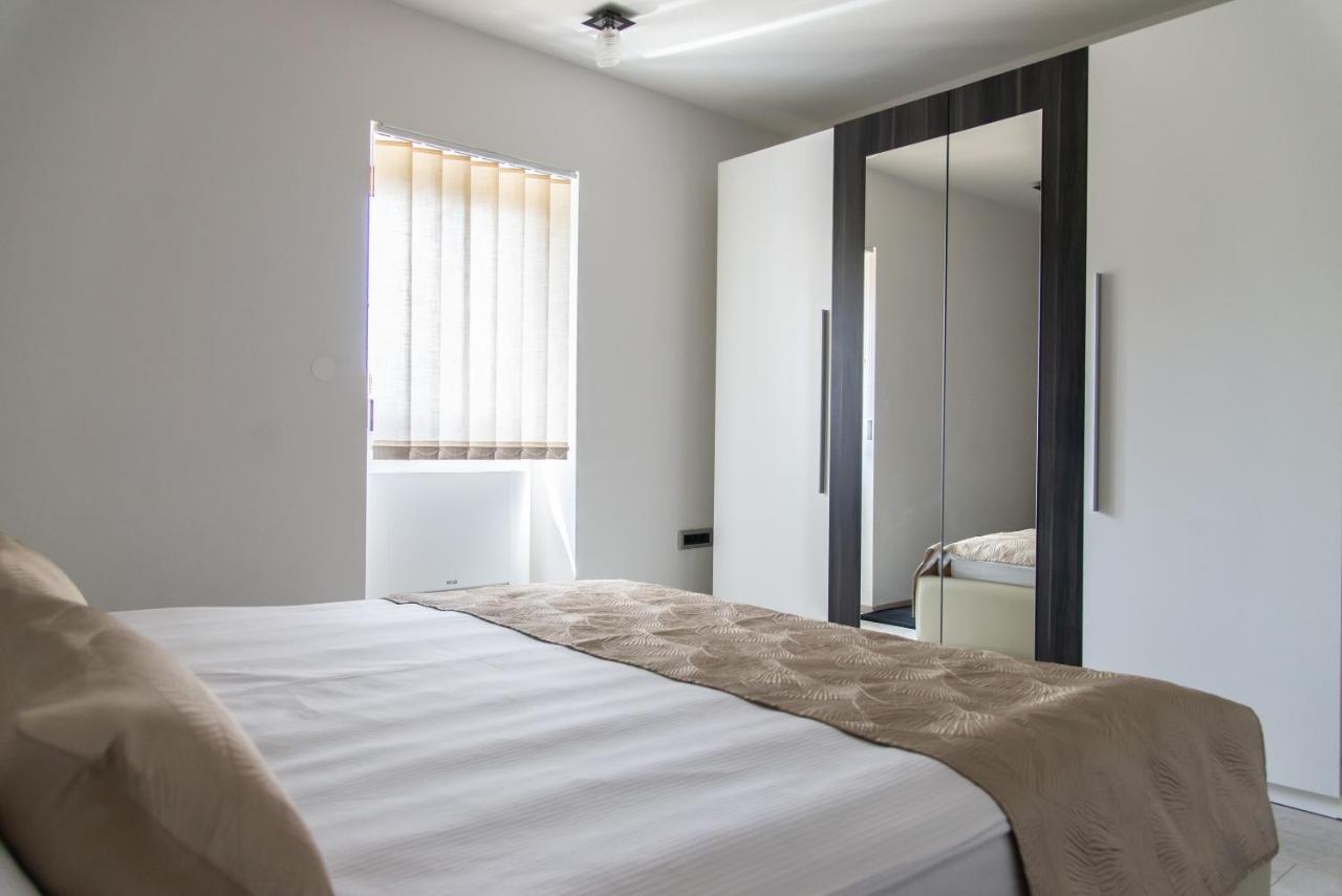 Holiday House Tos-Vila With Heated Pool Vrbnik Extérieur photo