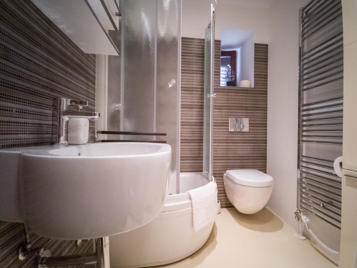 Holiday House Tos-Vila With Heated Pool Vrbnik Extérieur photo