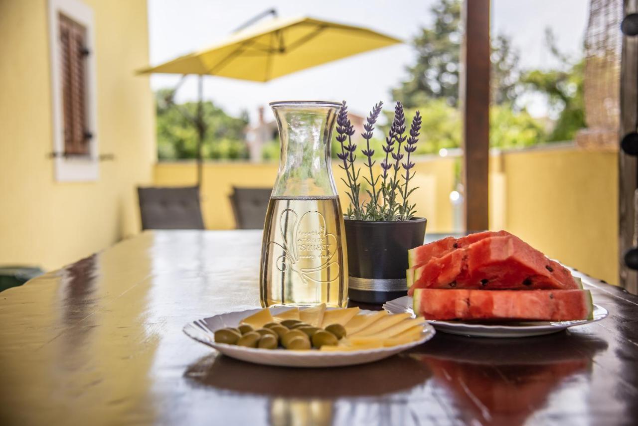 Holiday House Tos-Vila With Heated Pool Vrbnik Extérieur photo