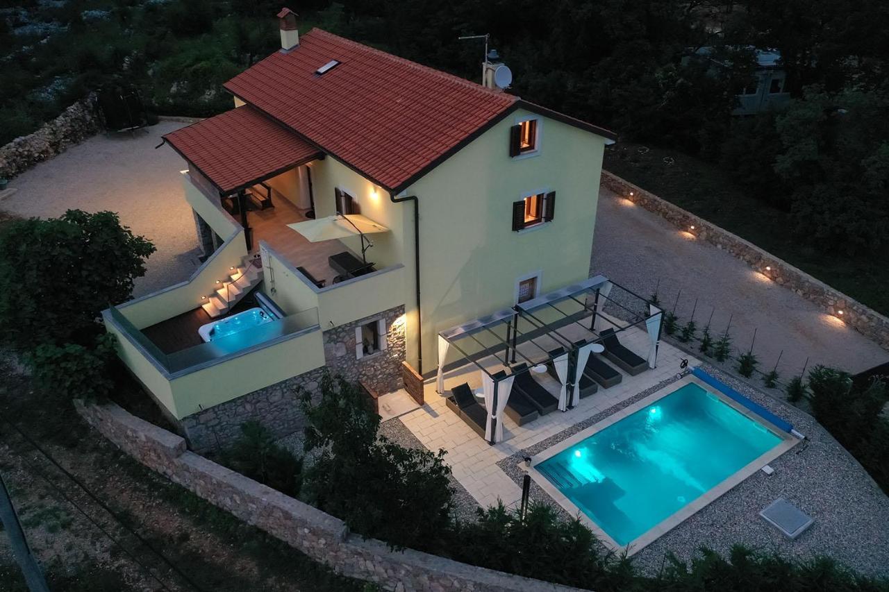 Holiday House Tos-Vila With Heated Pool Vrbnik Extérieur photo