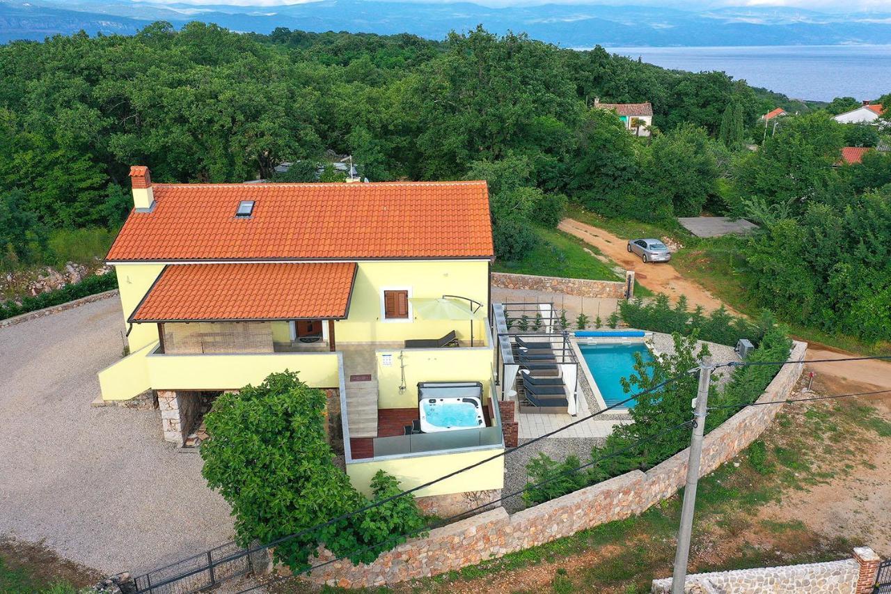 Holiday House Tos-Vila With Heated Pool Vrbnik Extérieur photo