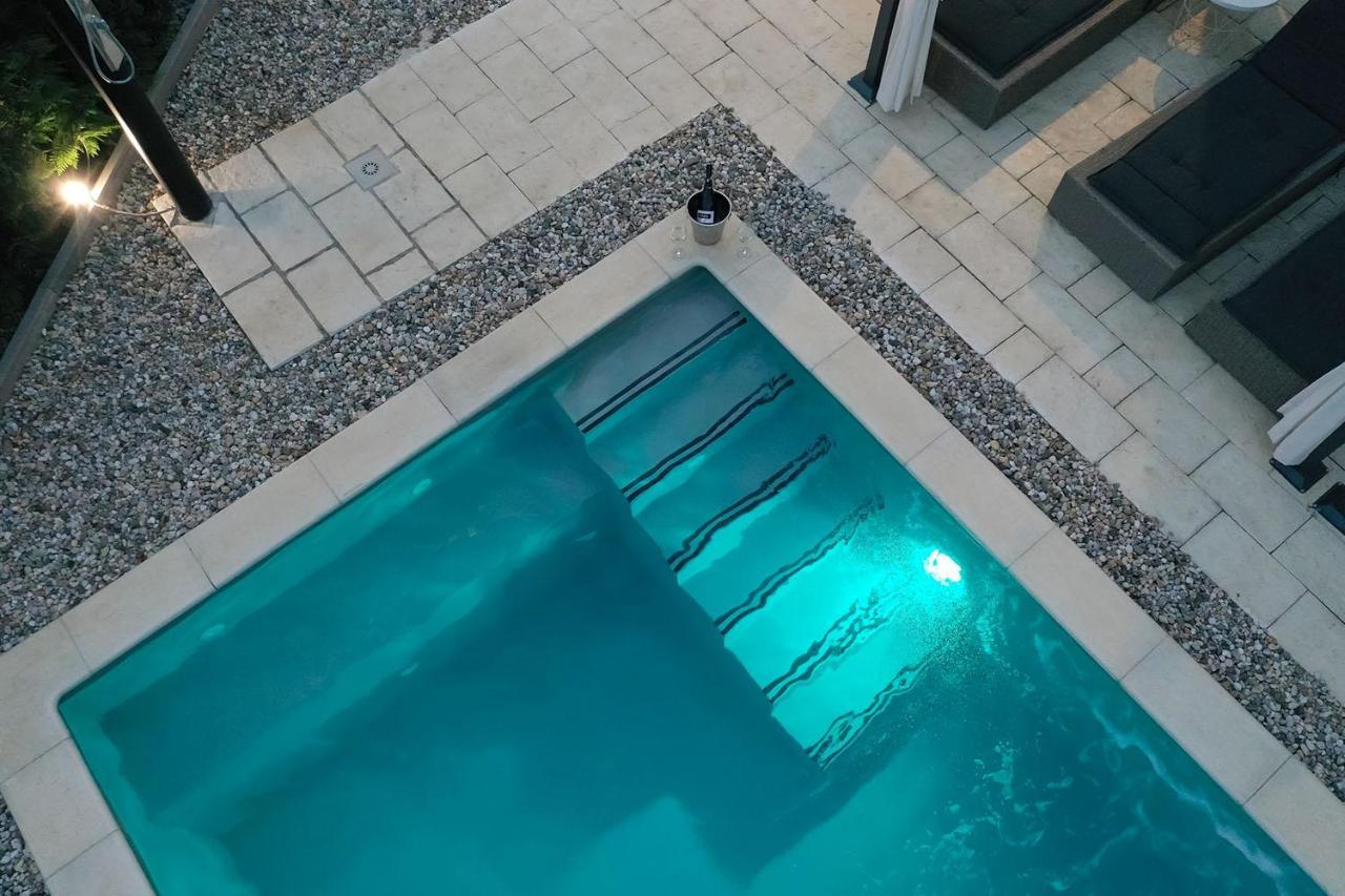 Holiday House Tos-Vila With Heated Pool Vrbnik Extérieur photo